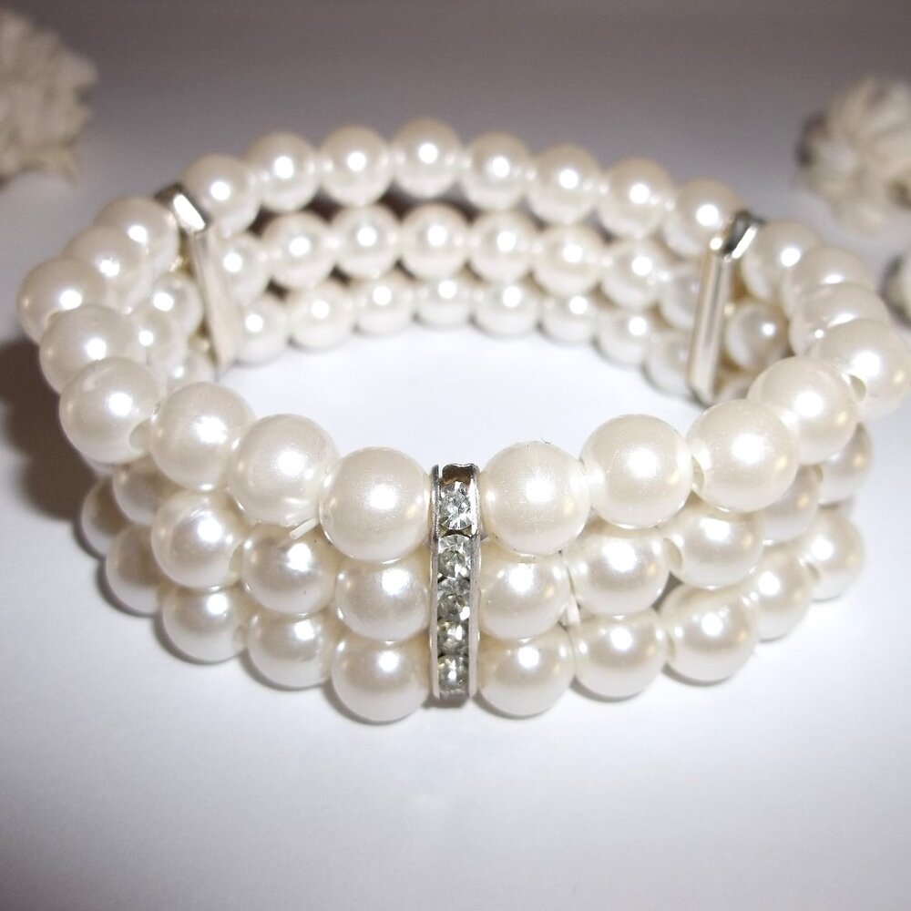 Cream Faux Pearl Stretch Bracelet with Faux White Diamond Rhinestones Woman D155